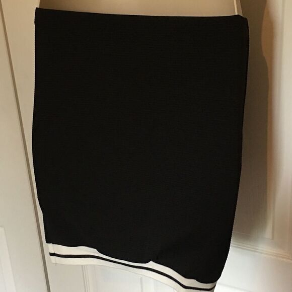 Young and Reckless body con skirt - Picture 2 of 3